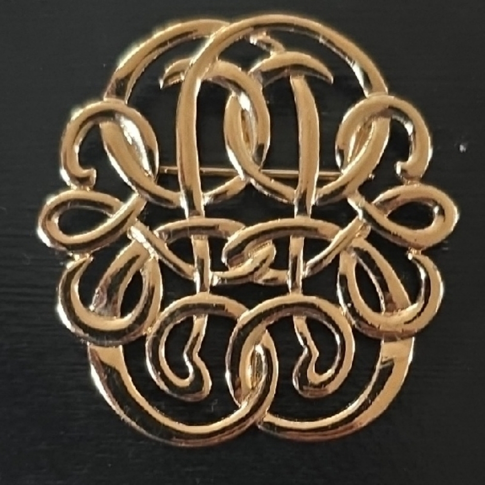 Elegant Gold Tone Brooch